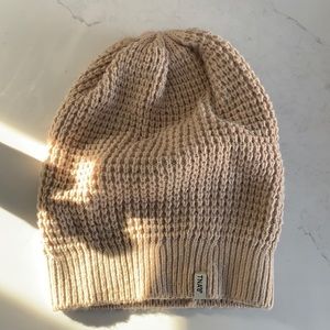 Aritzia Slouchy Beanie in colour Tan.